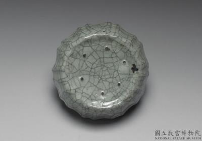 图片[2]-Peony-rimmed brush washer with moon-white glaze, Ge ware, Southern Song to Yuan dynasty (1127-1368)-China Archive